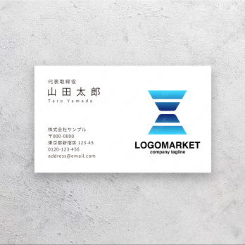 台形とミニマルと信頼感のロゴ