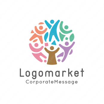 樹木と人々と親しみやすいのロゴ