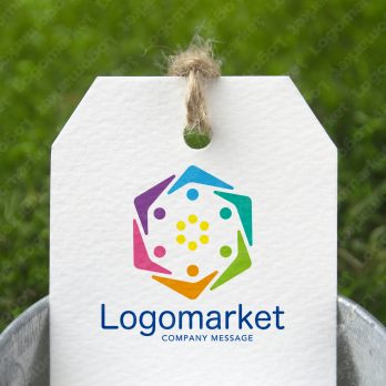 六角形と人とカラフルのロゴ