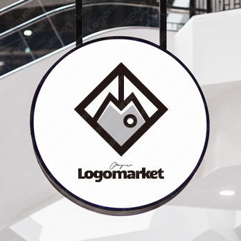 力強いとインパクトとミニマルのロゴ