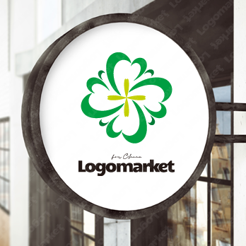 四つ葉と十字と優しいのロゴ