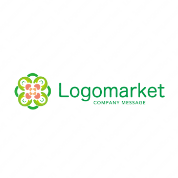 笑顔と四つ葉とコミュニケーションのロゴ