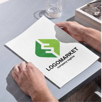 SとFと四角のロゴ