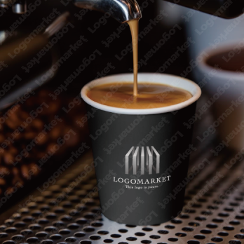 金属と四角と5のロゴ