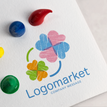 四つ葉と幸福感と優しいのロゴ