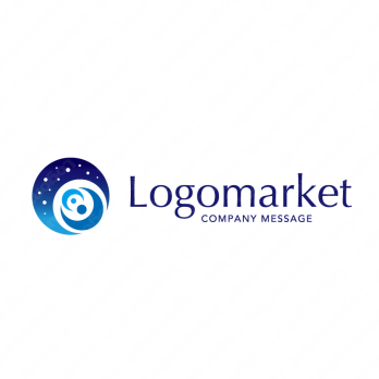 月と人と穏やかのロゴ