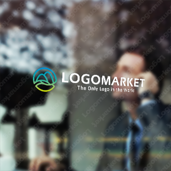 自然と風景と円のロゴ