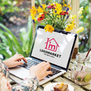 家と暮らしと住居のロゴ