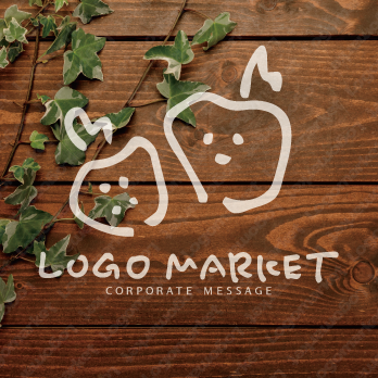 フルーツとグルメと手書きのロゴ