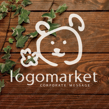 くまと花と手書きのロゴ