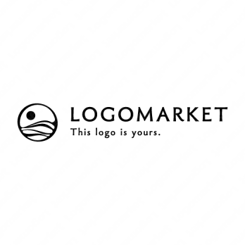 月と山と海のロゴ