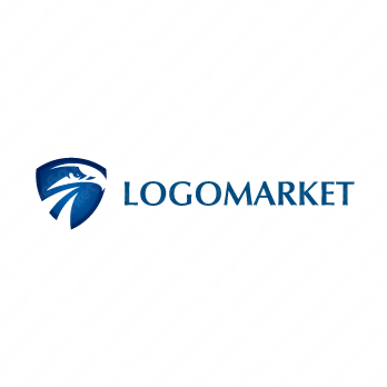 盾と鷹と翼のロゴ