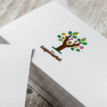 人と成功と成熟のロゴ