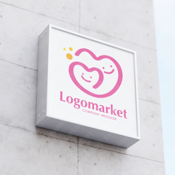 ハートと親子と愛情のロゴ