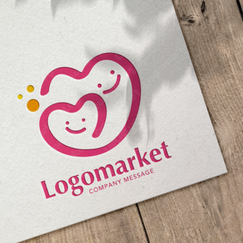 ハートと親子と愛情のロゴ