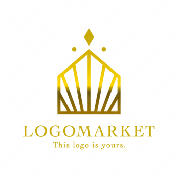 家と王冠と高級のロゴ