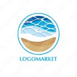 海と浜辺と波のロゴ