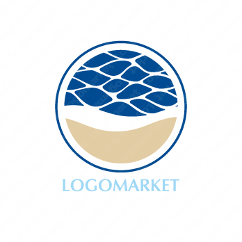 海と浜辺と波のロゴ