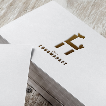 椅子と診察室とナチュラルのロゴ