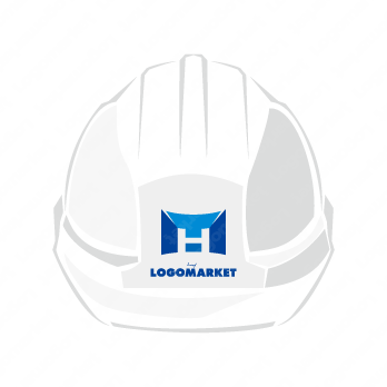 建物と総合力とT・H・Mのロゴ