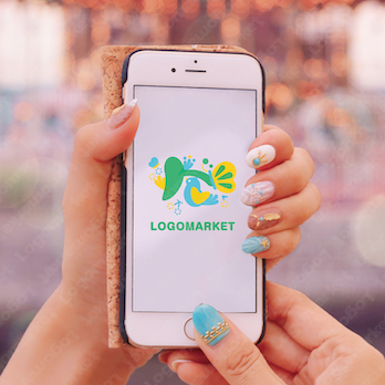 音楽と鳥と蝶のロゴ