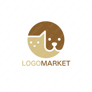 犬と猫と円型エンブレムのロゴ