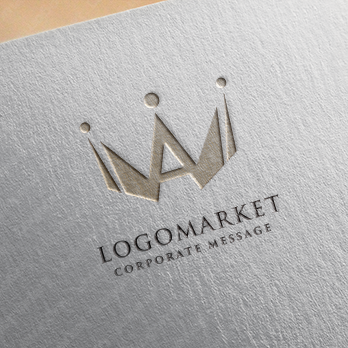 頂点と高級感とクラウンのロゴ