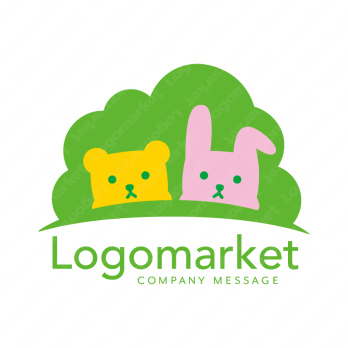 クマとうさぎと親しみやすいのロゴ