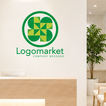 四つ葉とクローバーと可愛いのロゴ