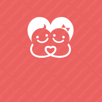 ハートと愛とカップルのロゴ