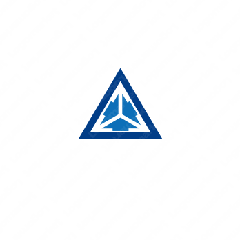 集中と三角と繋がりのロゴ