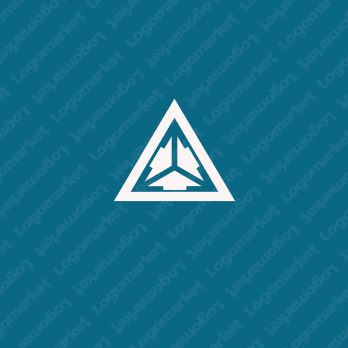 集中と三角と繋がりのロゴ