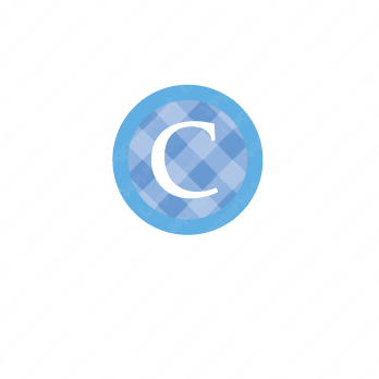 「C」とチェック柄と円形のロゴ