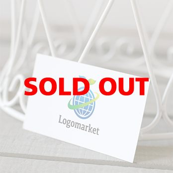 地球と若葉と成長のロゴ