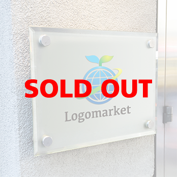 地球と若葉と成長のロゴ