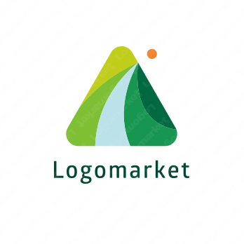 山と自然と緑のロゴ