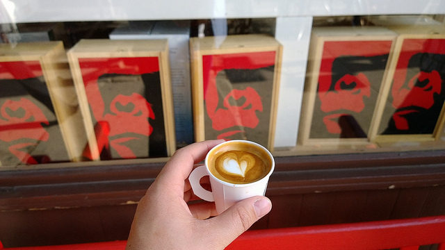 一度見たら忘れない！？ゴリラロゴマークのコーヒーショップ日本上陸